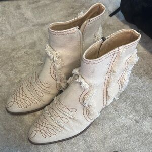 Cow boots Fringed Cream Ankle Boots